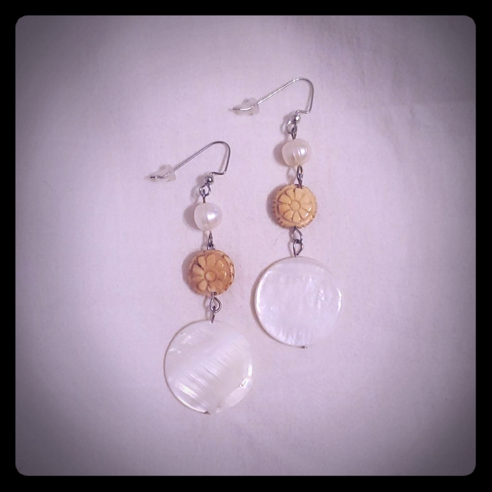 Pearl and Shell dangle Earrings